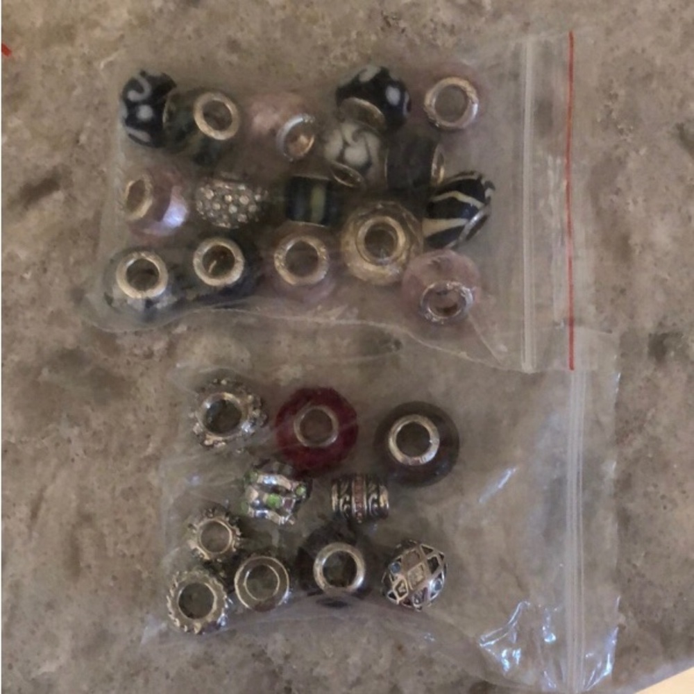Pandora (1) - Beads - random that fit pandora